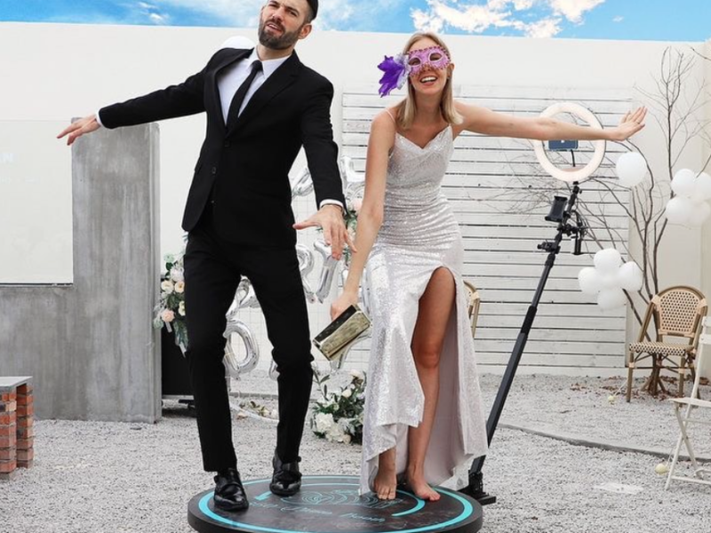 Step into the spotlight with the Red Carpet Experience: 360 Photo Booth Hire for Weddings, Events, Graduations & Brand Activations! Servicing Sunshine Coast to Bundaberg.