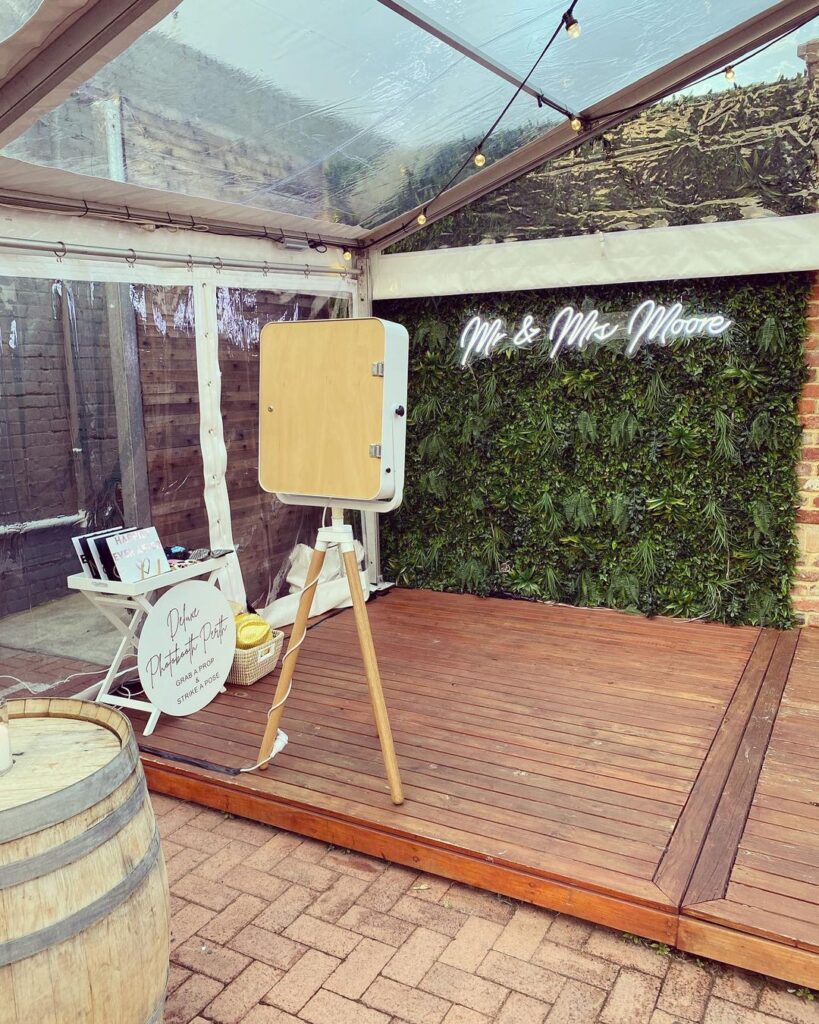 Making Memories Unforgettable with Our Deluxe Digital Photobooth!