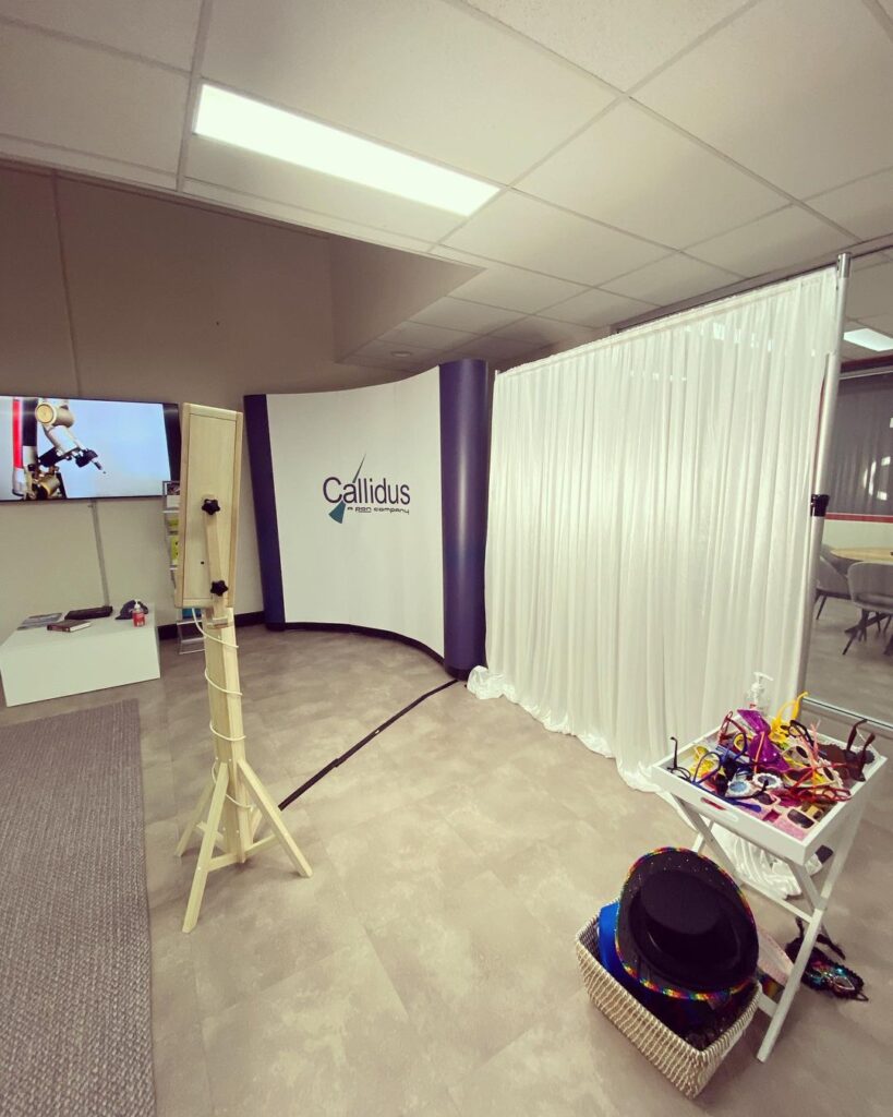 Making Memories Unforgettable with Our Deluxe Digital Photobooth!