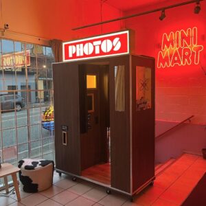 Step Back in Time with Our Vintage Analog and Heritage-Inspired Digital Photo Booths - Classic Experiences with a Modern Twist!