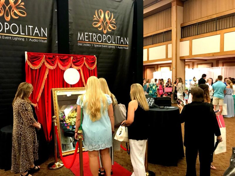 Experience the Future of Photo-Taking with our Interactive Mirror Photobooth - Customizable, User-Friendly, and Unforgettable!