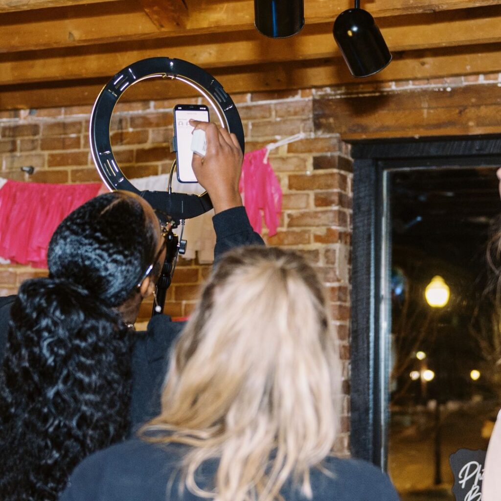 ✨Luxury 360 Photo Booth✨ Lights•Camera•Spin Weddings|Birthdays|Corporate|Events