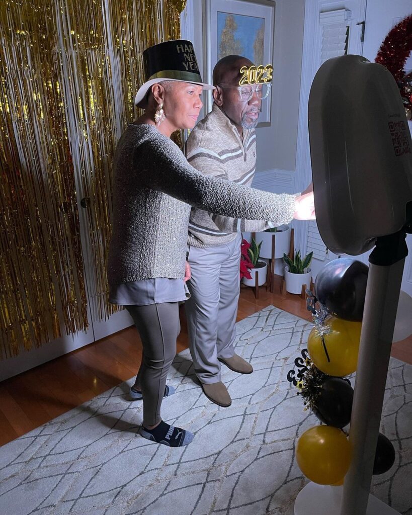 Create Unforgettable Moments with Easy Peasy Photo Booth - Wow Your Guests!