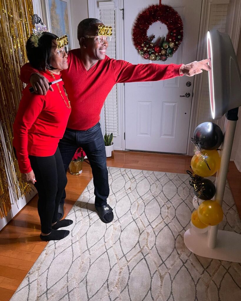 Create Unforgettable Moments with Easy Peasy Photo Booth - Wow Your Guests!