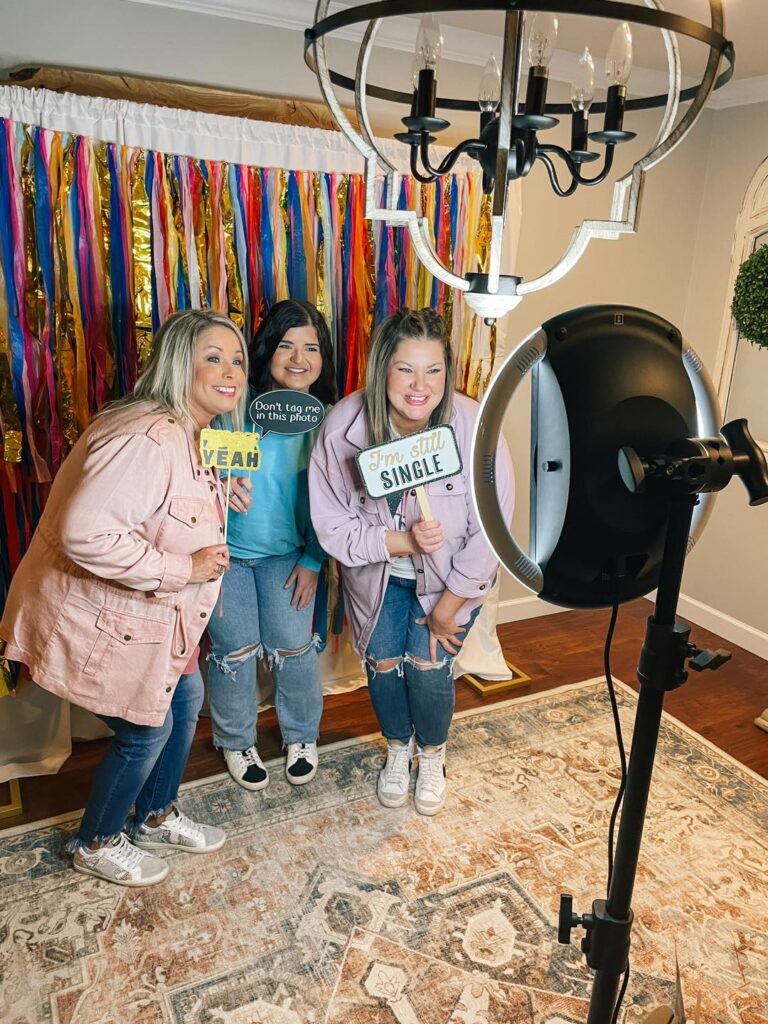 ✨📸 Get ready for instant memories & loads of fun with our easy to use photobooth!
