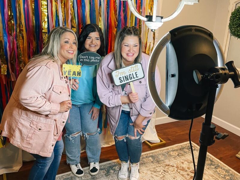 ✨📸 Get ready for instant memories & loads of fun with our easy to use photobooth!