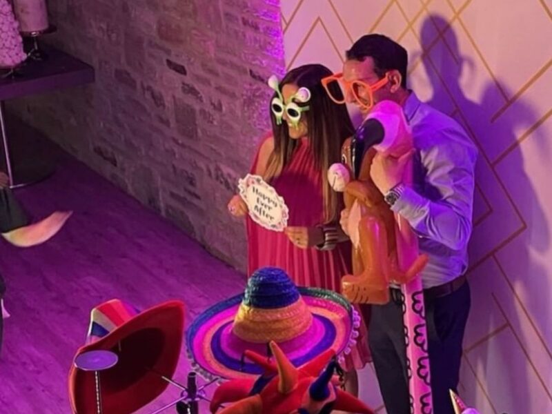 Experience the Revolution of Photo Booths with Our Amazing Magic Mirror!