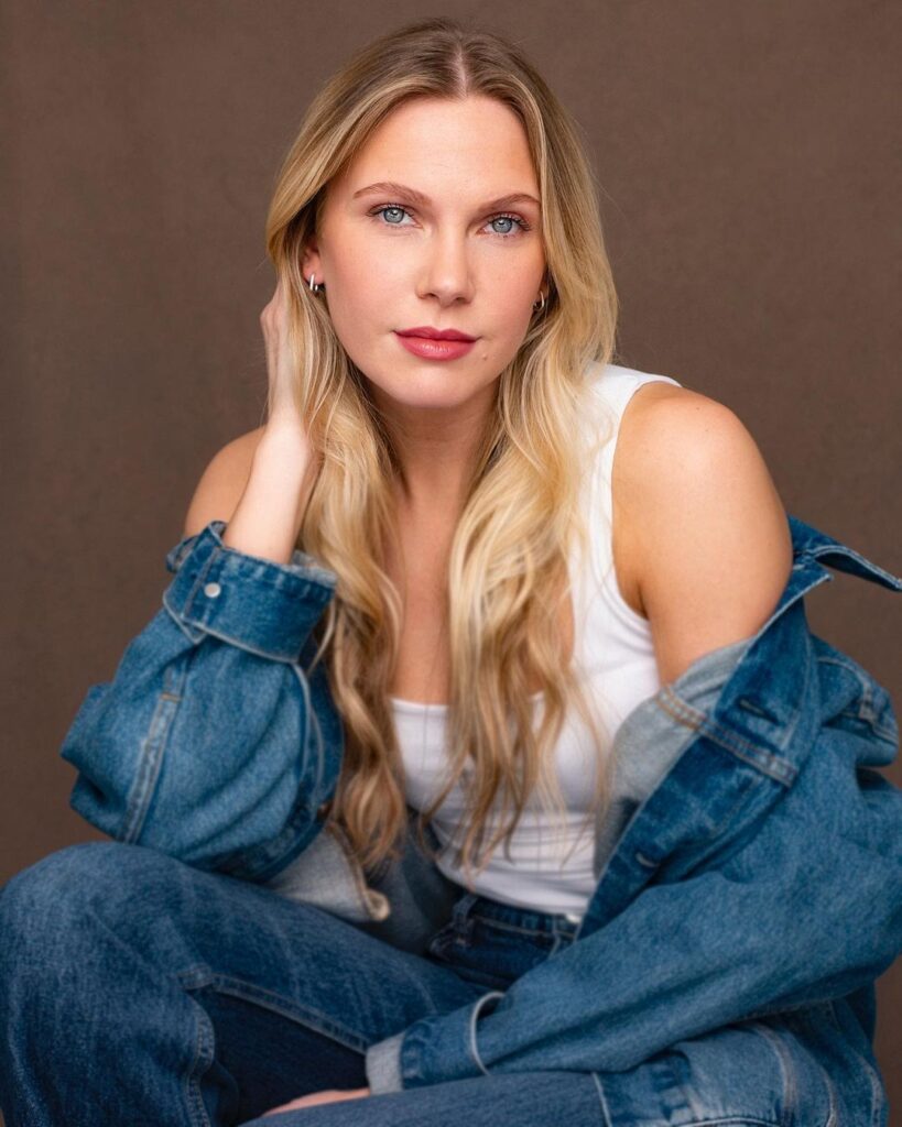 Capture the Beauty of Your Pregnancy with Our Honest and Approachable Maternity Photography! Let Us Create an Exciting and Personal Representation of You and Your Journey.