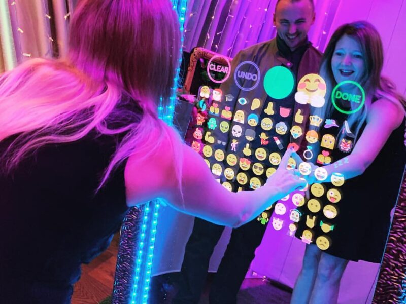 Experience the Revolution of Photo Booths with Our Amazing Magic Mirror!
