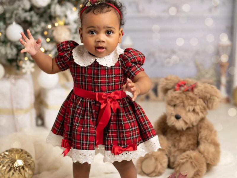 Experienced Newborn Photographer Creating Timeless and Safe Memories of Your Precious Little One