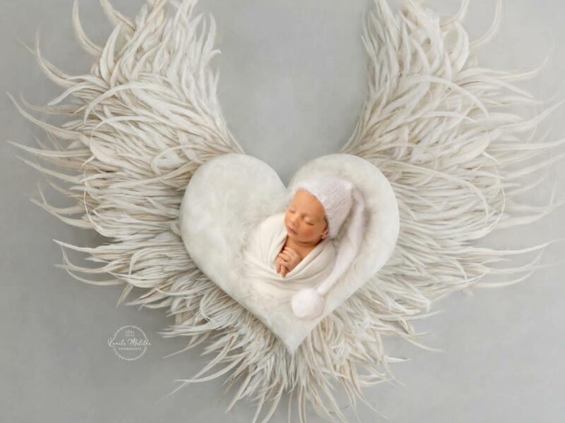 Experienced Newborn Photographer Creating Timeless and Safe Memories of Your Precious Little One