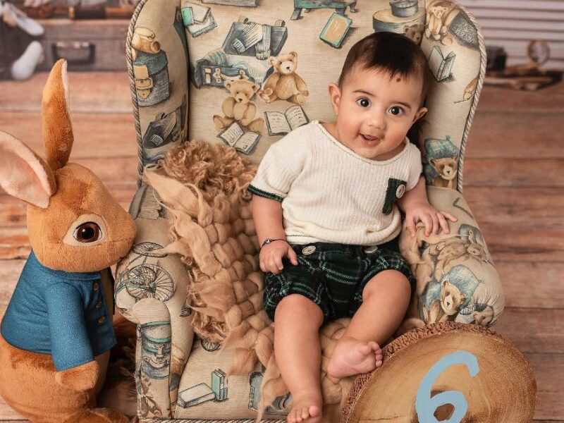 Experienced Newborn Photographer Creating Timeless and Safe Memories of Your Precious Little One