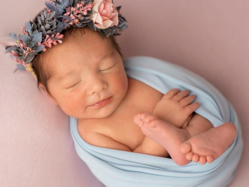 Experienced Newborn Photographer Creating Timeless and Safe Memories of Your Precious Little One