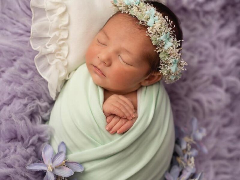 Experienced Newborn Photographer Creating Timeless and Safe Memories of Your Precious Little One