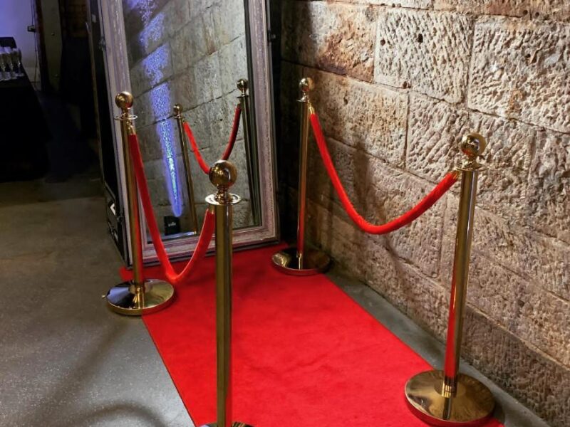 Reflect on Memories with our Magical Mirror Photo Booth - Perfect for Weddings, Corporate Events, and Parties!