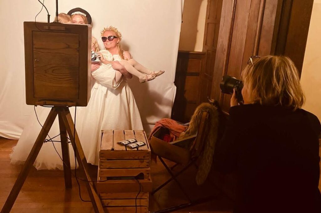 Luxury Vintage Digital Photo Booth: Professional Photos and GIFs, Instant Printing and Online Sharing