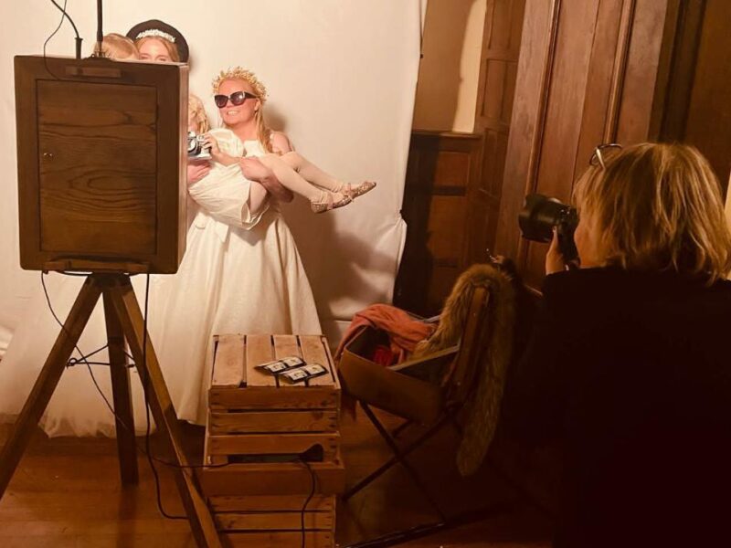 Luxury Vintage Digital Photo Booth: Professional Photos and GIFs, Instant Printing and Online Sharing