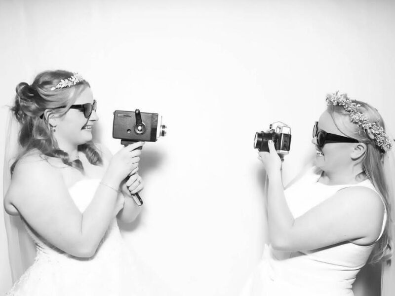 Luxury Vintage Digital Photo Booth: Professional Photos and GIFs, Instant Printing and Online Sharing