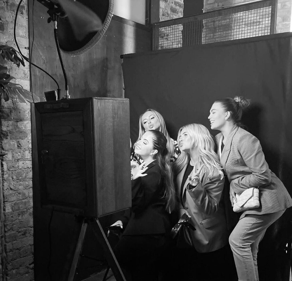 Luxury Vintage Digital Photo Booth: Professional Photos and GIFs, Instant Printing and Online Sharing