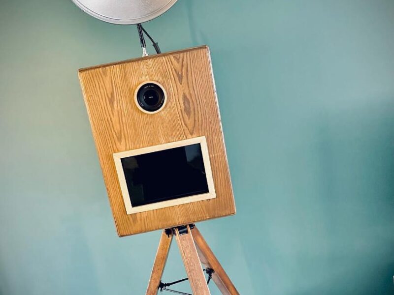 Luxury Vintage Digital Photo Booth: Professional Photos and GIFs, Instant Printing and Online Sharing