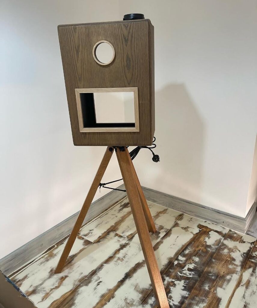 Luxury Vintage Digital Photo Booth: Professional Photos and GIFs, Instant Printing and Online Sharing