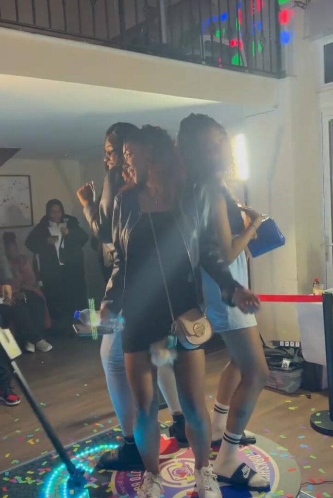 360° Memories: Capture your Event in a Unique Way with our Trendsetting Photo and Video Booth!