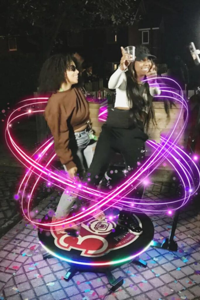 360° Memories: Capture your Event in a Unique Way with our Trendsetting Photo and Video Booth!