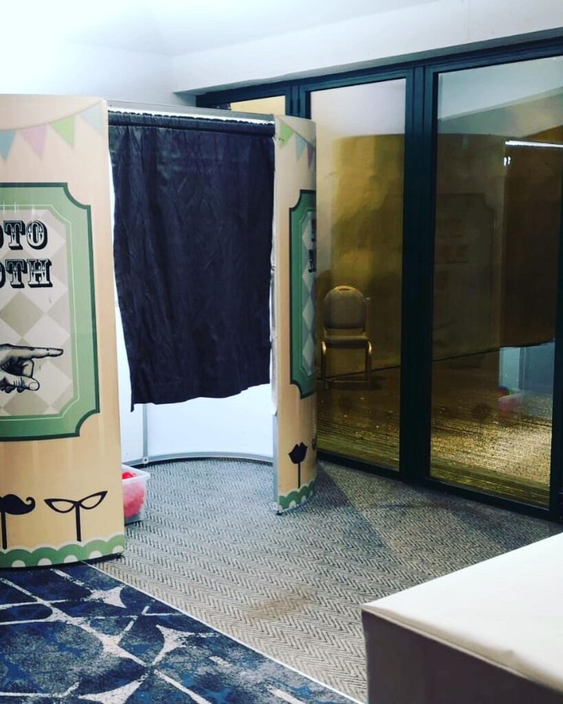 The Super Cool Retro Magic Mirror... (Its the only 1 in Wales too!)