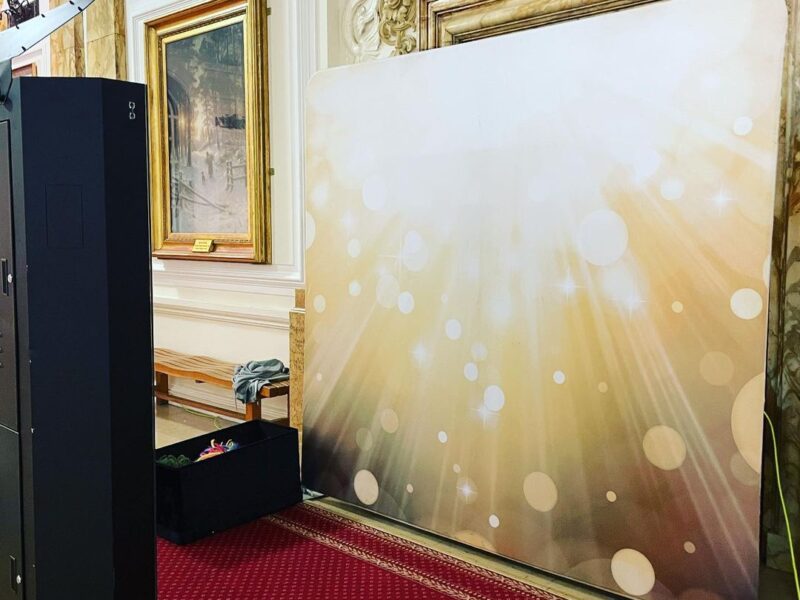 Reflecting Perfection: The Infinity Magic Mirror - Elevate Your Event with Unforgettable Experiences!