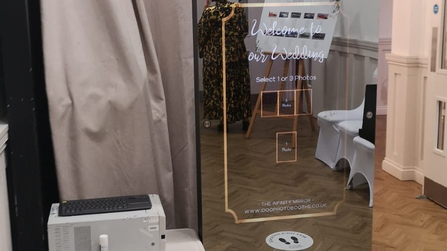 Reflecting Perfection: The Infinity Magic Mirror - Elevate Your Event with Unforgettable Experiences!
