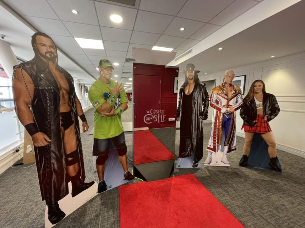 Reflecting Perfection: The Infinity Magic Mirror - Elevate Your Event with Unforgettable Experiences!