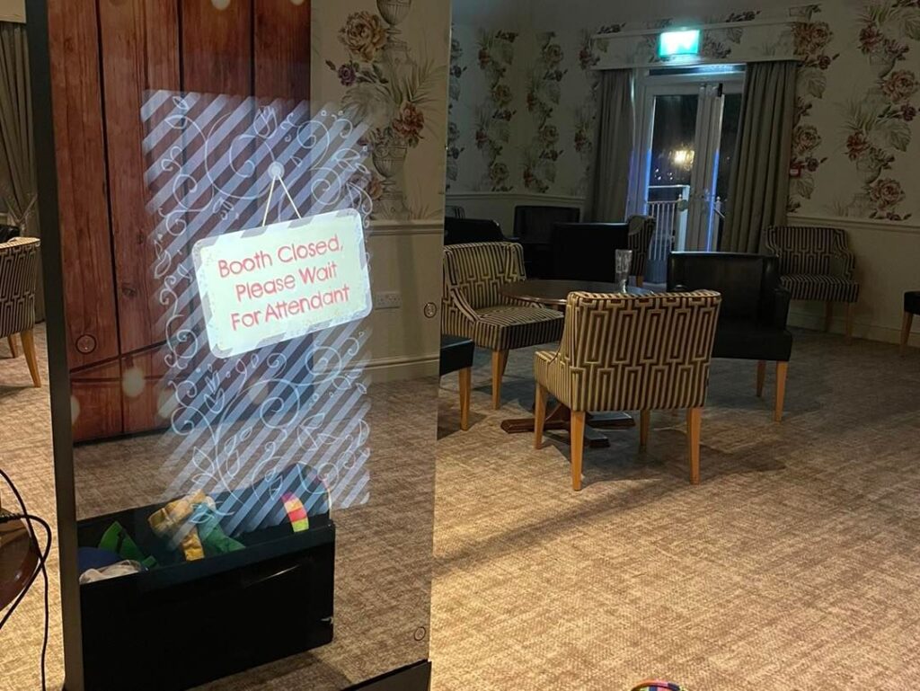 Reflecting Perfection: The Infinity Magic Mirror - Elevate Your Event with Unforgettable Experiences!