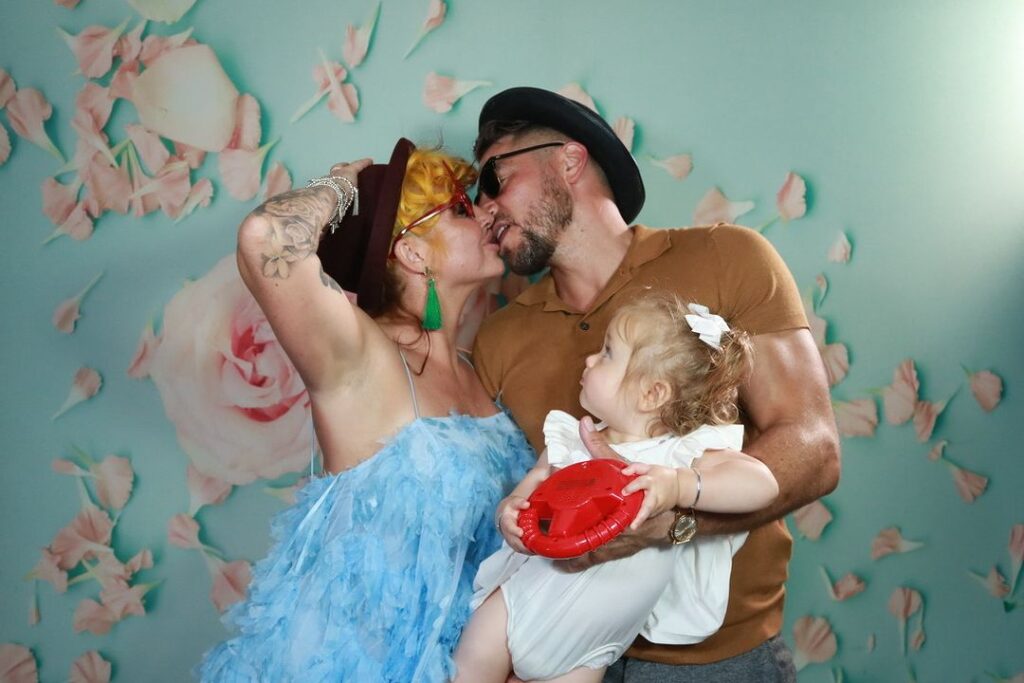 The sexiest photo booth in town - Exceptional photo booth experiences. We curate lifelong memories of joy.