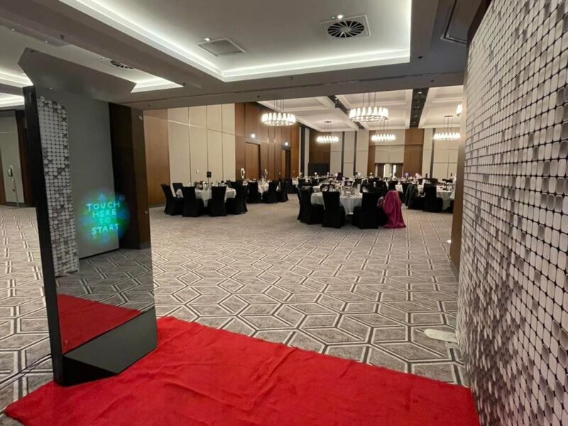 Reflecting Perfection: The Infinity Magic Mirror - Elevate Your Event with Unforgettable Experiences!