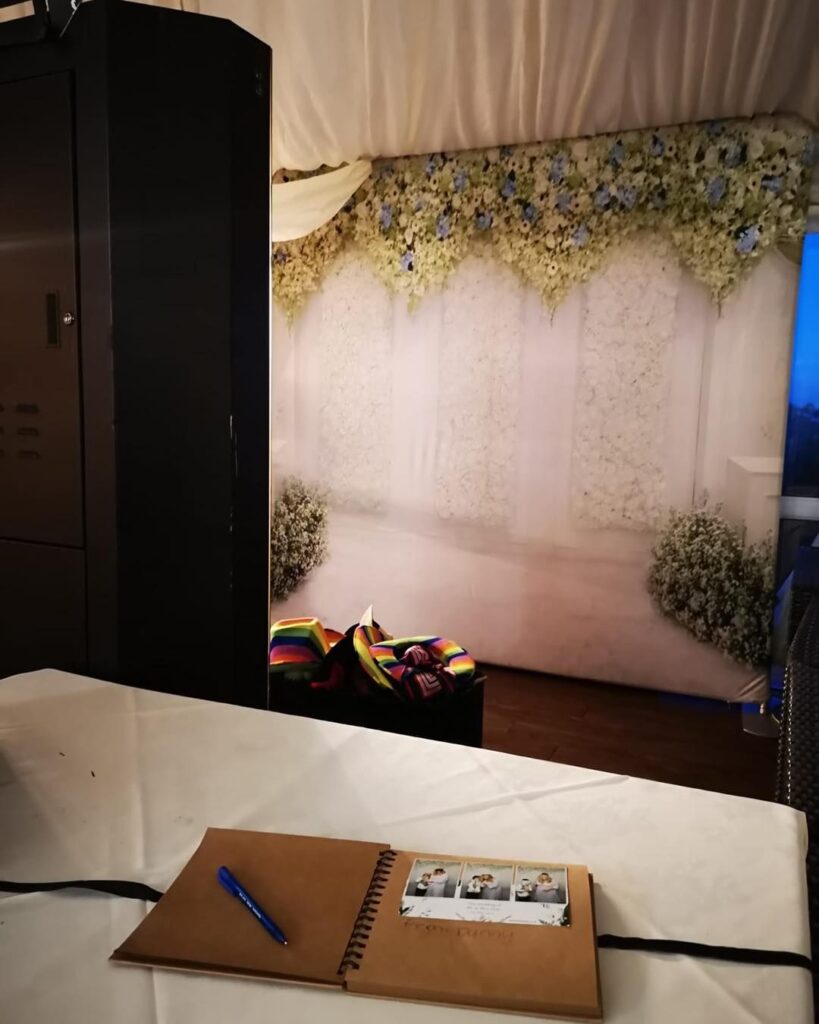 Reflecting Perfection: The Infinity Magic Mirror - Elevate Your Event with Unforgettable Experiences!