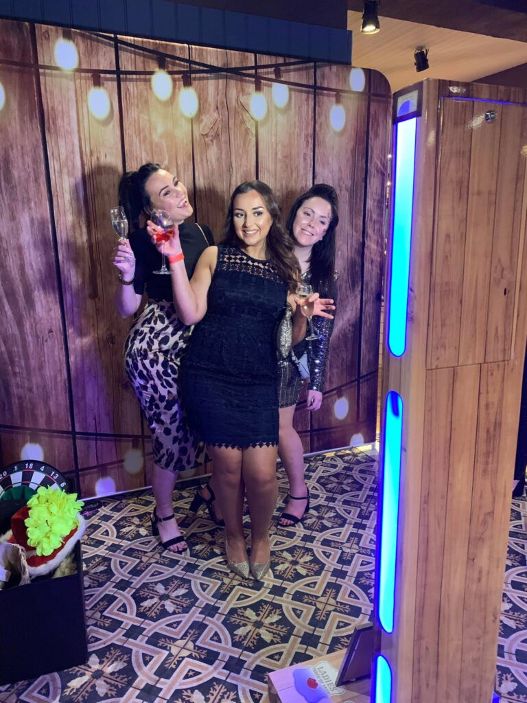 The Superb Selfie Pod