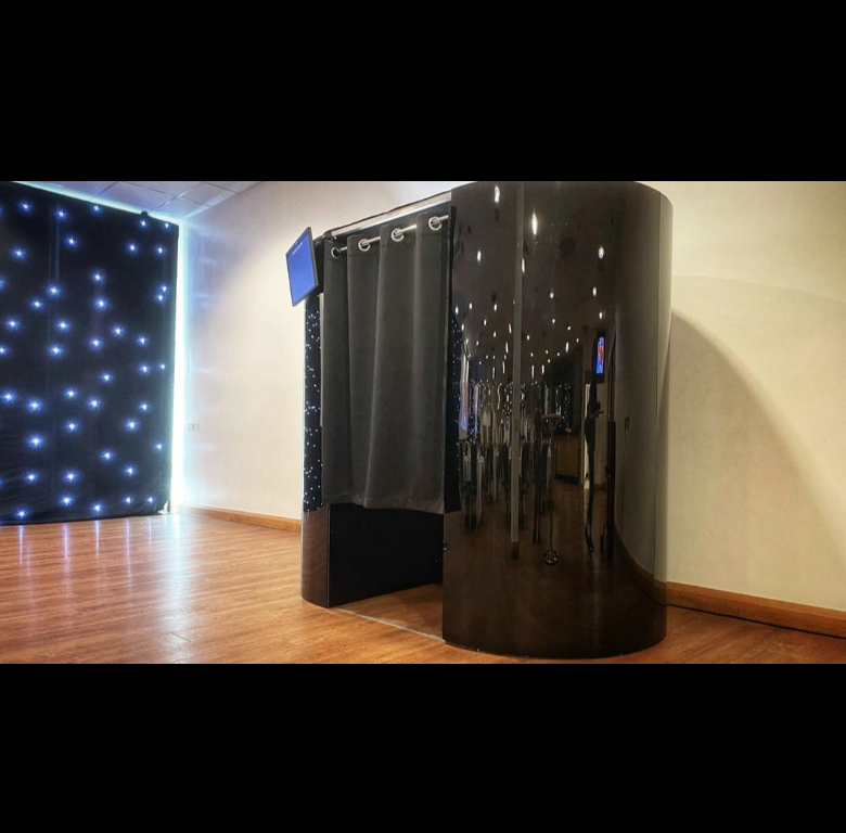 Elegantly Plain Photo Booth