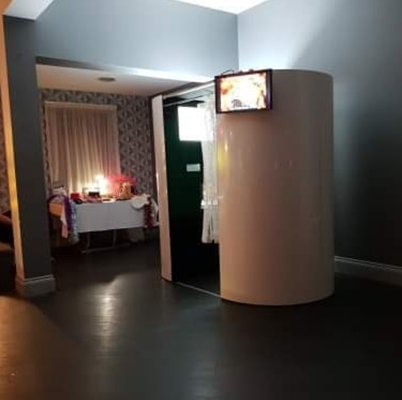 Elegantly Plain Photo Booth