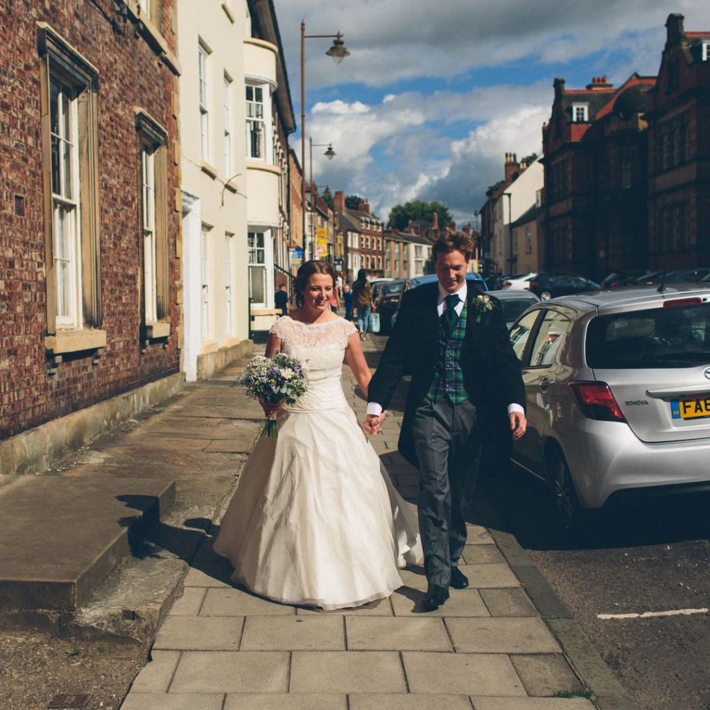 Candid wedding photography with no cheese