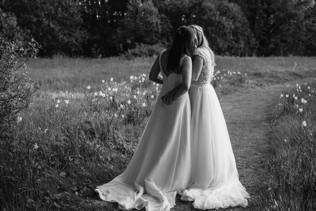 Candid wedding photography with no cheese