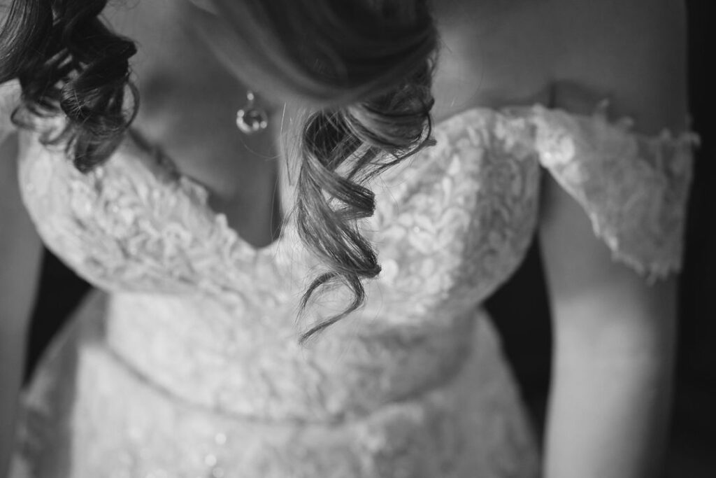 Candid wedding photography with no cheese