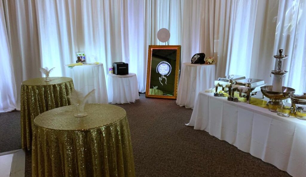 Experience the Future of Photo-Taking with our Interactive Mirror Photobooth - Customizable, User-Friendly, and Unforgettable!