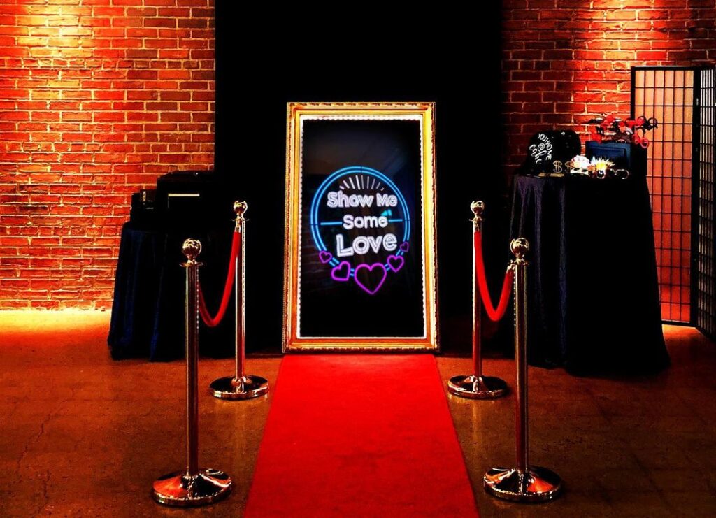 Experience the Future of Photo-Taking with our Interactive Mirror Photobooth - Customizable, User-Friendly, and Unforgettable!