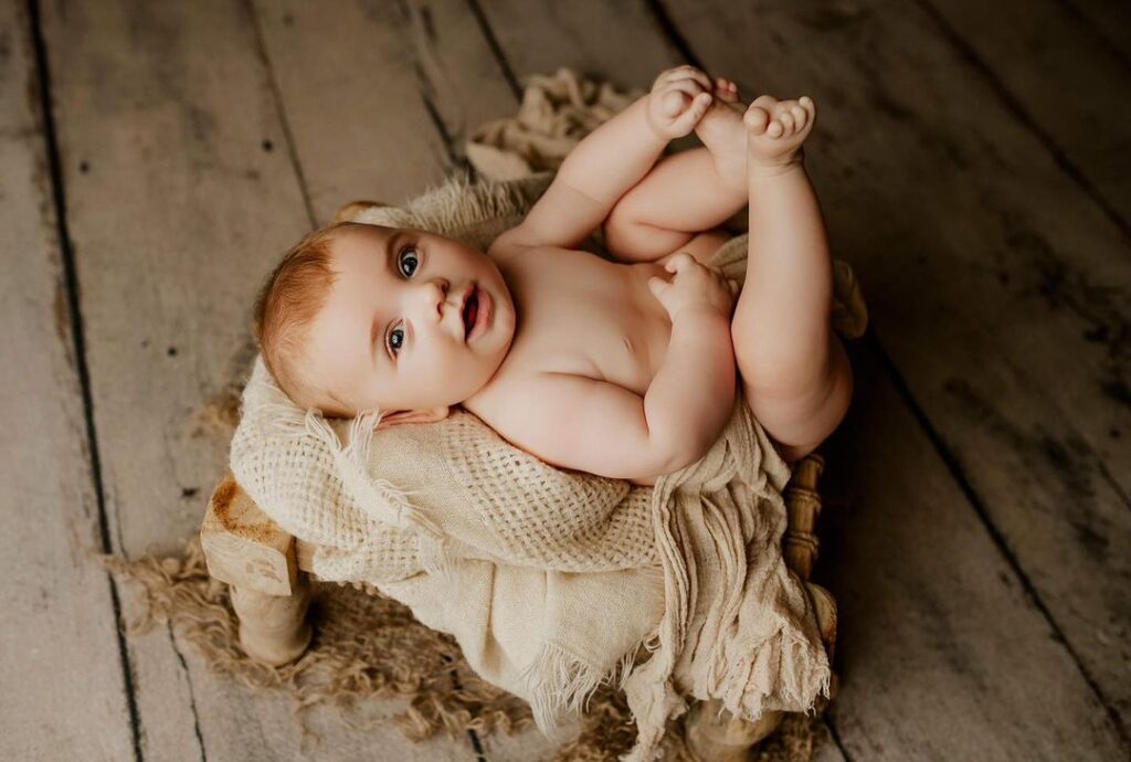 Artistic Newborn & Family Portraits: Relax and Let Us Do the Work! 13 Years of Experience and a Studio Full of Props for Unique Photos.