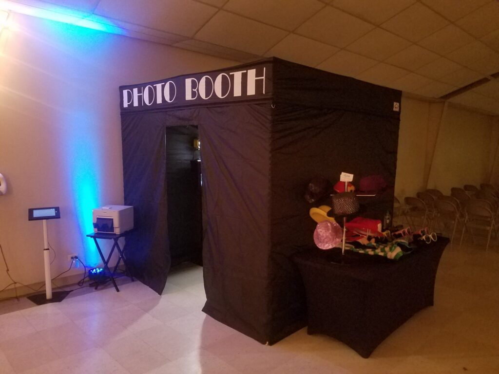 Bring Your Event to Life with the DigiSelfieBooth Digital Photo Booth - Instant Sharing, Boomerangs, Videos, and More!