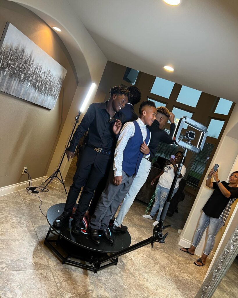 360° Photobooth Experience: Feel Like a Celebrity at Your Next Event!