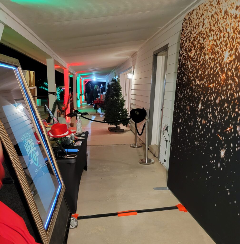 Strike a pose and capture the memories with our Mirror Photobooth!