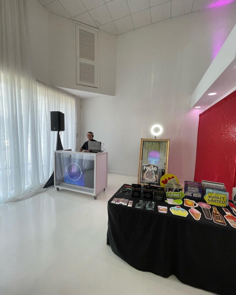 Get Ready to Strike a Pose with Our Interactive Mirror Photobooth! Leave Your Mark on Every Shot with Customizable Features and Fun Filters.