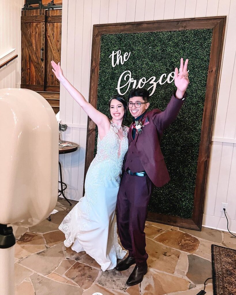 Party in Style with Our Digital and Eco-Friendly Social Booth - Perfect for Any Event!