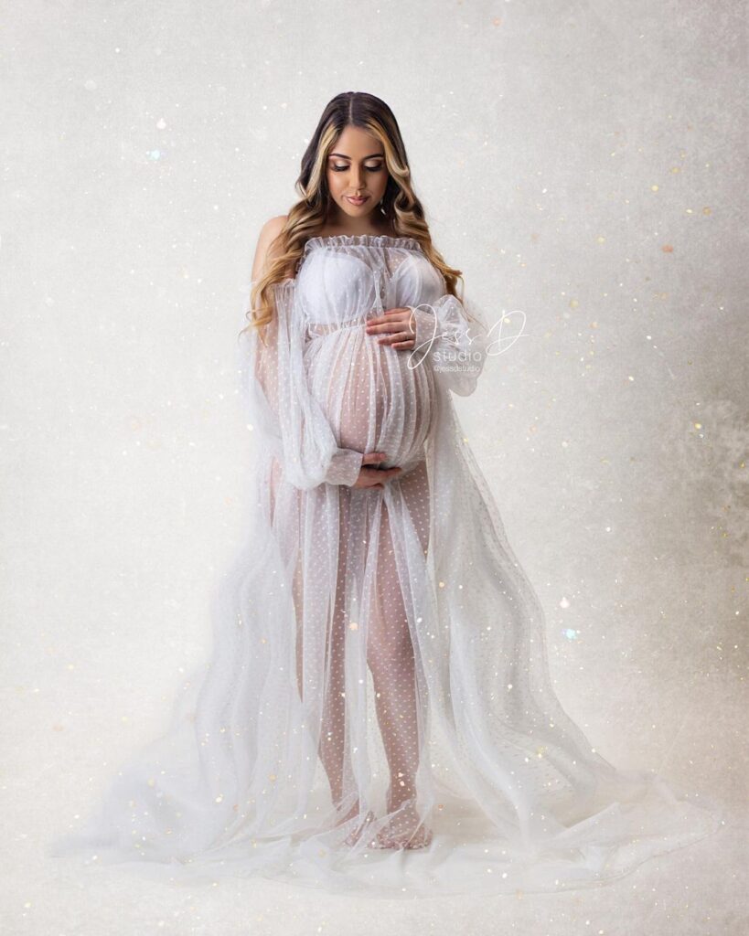 Bump to Beautiful: Maternity Photoshoot Experience with Customized Sessions